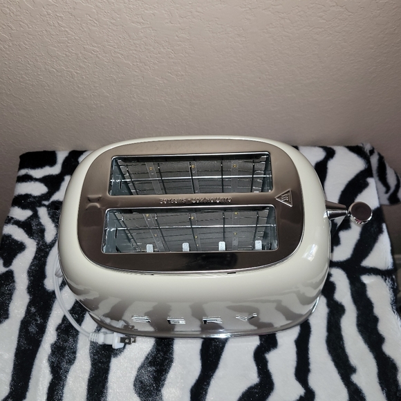 NIB Retro 2 slice toaster - Picture 3 of 5